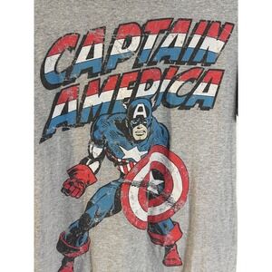 Captain America, Marvel's crewneck T-shirt size medium, distressed